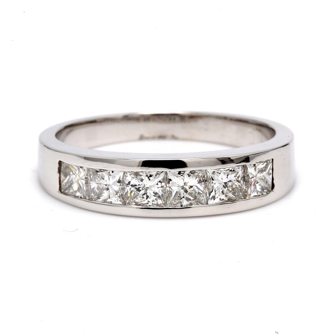 Band with princess cut diamonds. D1.27ct.t.w.