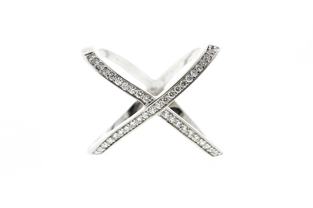 Criss-cross fashion ring with shared prong set round diamonds.  D1.33ct.t.w.