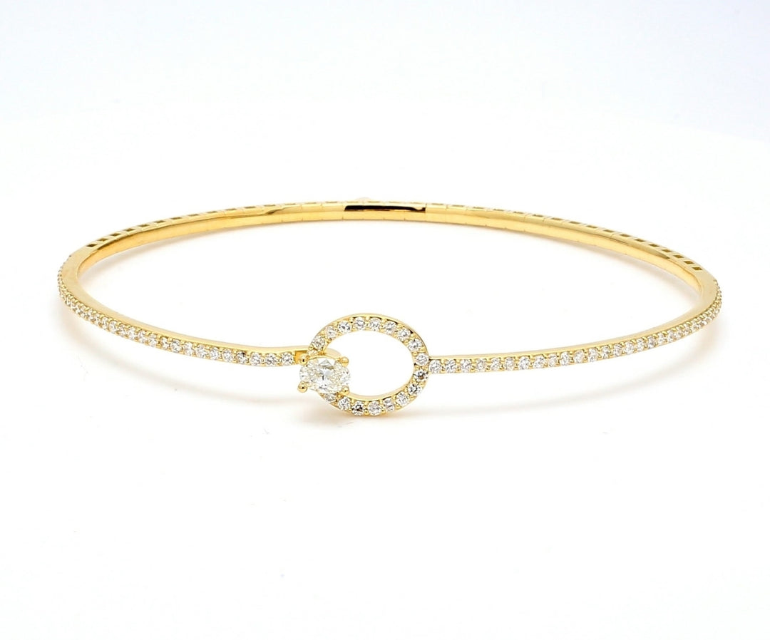 Hook bangle in 18K gold with pre-set and prong set round diamonds.  D0.72ct.t.w.