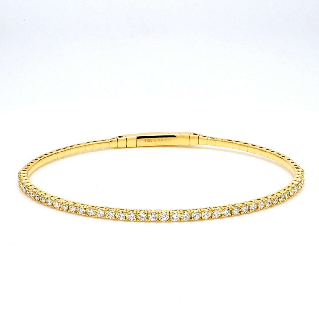 Flexible light bangle in 18K gold with pre-set round diamonds.  D1.01ct.t.w.