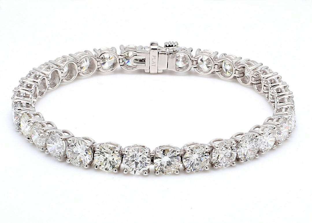 7"" Tennis bracelet in platinum with 4-prong set (31) round diamonds.  D20.08ct.t.w.