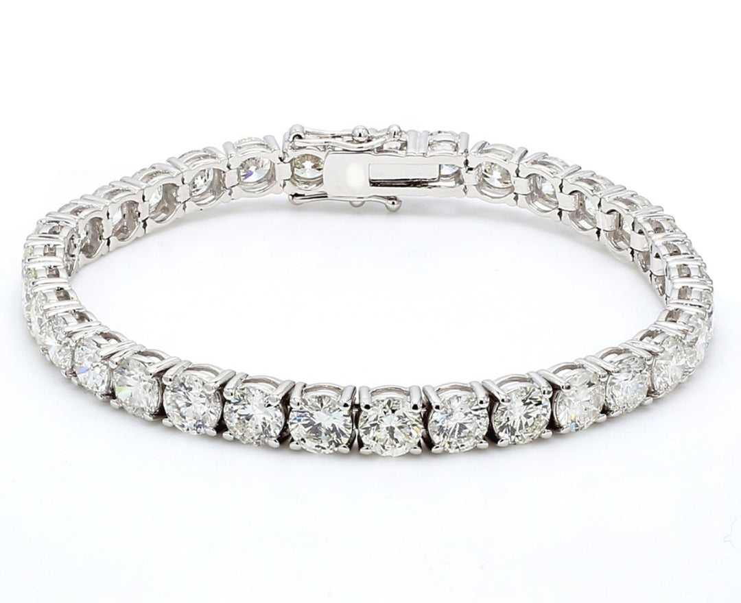 7"" Tennis bracelet in 18K WG with 4-prong basket set round diamonds.  D14.22ct.t.w.