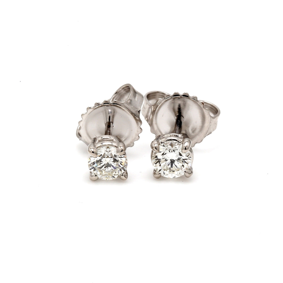 Push back stud earrings with 4-prong set round diamonds.  D0.47ct.t.w.