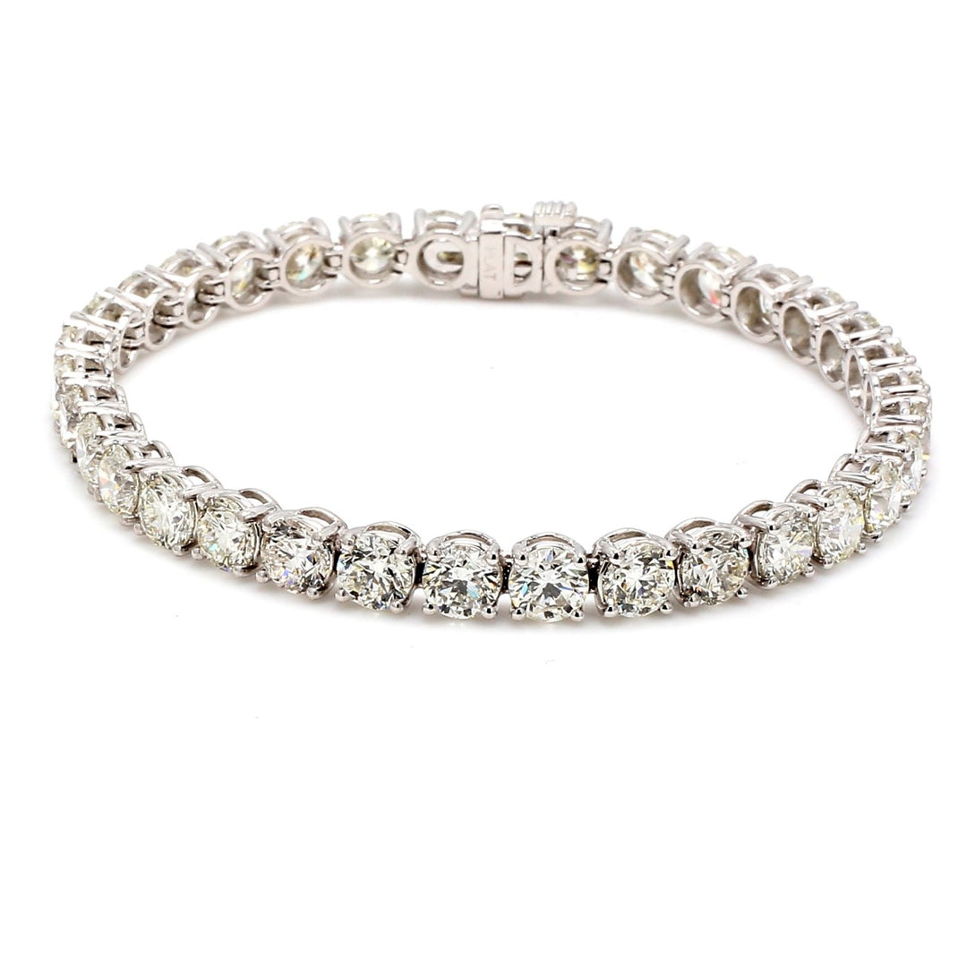 7"" Tennis bracelet in platinum with basket prong set (34) round diamonds.  D17.03ct.t.w.