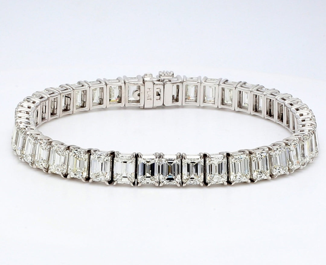 6.25"" Tennis bracelet in platinum with 4-prong claw basket set GIA certified G-I/VVS1-VS2 (40) emerald cut diamonds.  D20.03ct.t.w.