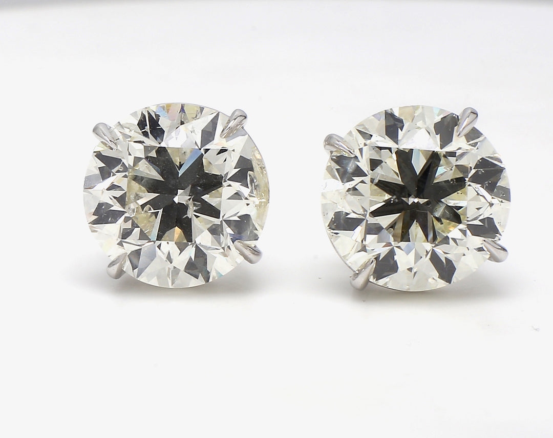 Screw back stud earrings with basket prong set round diamonds.  D4.01ct.t.w.